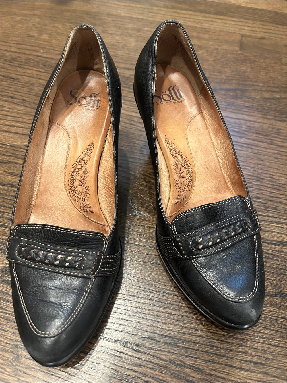Black Leather Women’s Loafer Pump size 7W
